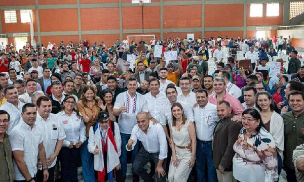 Unas 750 familias regularizan sus títulos de propiedad en histórico acto en Coronel Oviedo – Prensa 5