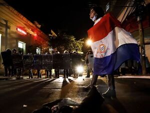 Gran despliegue policial en Asunci贸n por protestas convocadas por sectores opositores y sociales