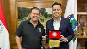 Reconocimiento a periodista chileno que usa el guaraní en sus relatos