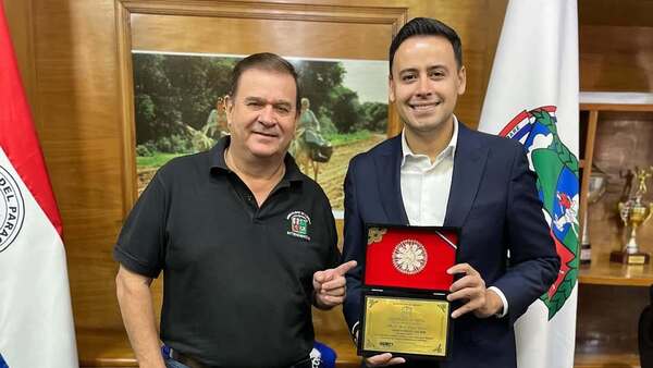 Reconocimiento a periodista chileno que usa el guaraní en sus relatos