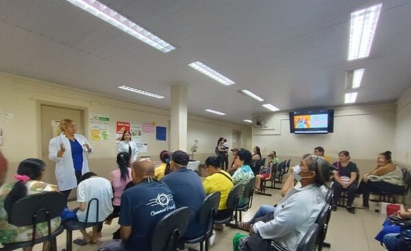 Charla educativa sobre tuberculosis en Hospital de Pdte. Franco