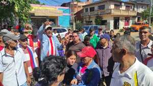 Pobladores piden caminos de todo tiempo y protestan por falta de gestión de la Gobernación de Cordillera