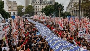 Masiva marcha por la memoria rechaza el negacionismo de la dictadura del Gobierno de Milei