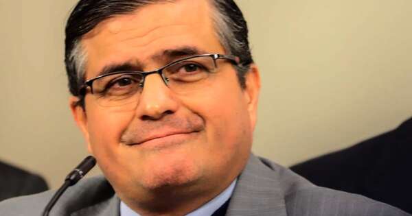 La Nación / Avión iraní: Fiscalía podría investigar a René Fernández por denuncia falsa