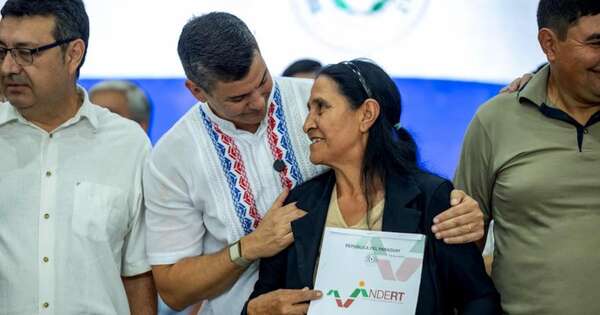La Nación / Entregan cerca de 500 títulos de propiedad a familias productoras