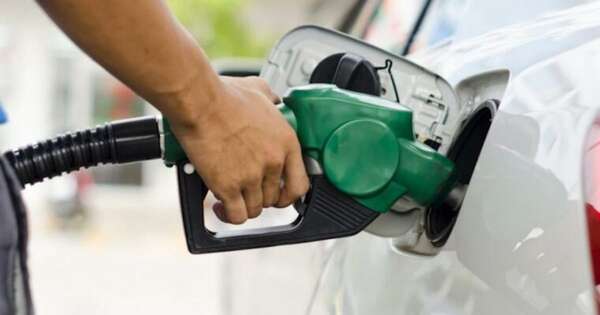 La Nación / Petropar y emblemas privados bajan precios de sus combustibles