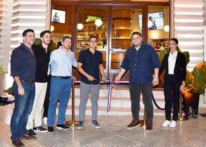 Bar Nacional abrió sus puertas frente al Panteón     - Empresariales - ABC Color
