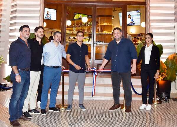 Bar Nacional abrió sus puertas frente al Panteón - Empresariales - ABC Color