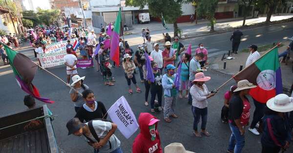 La Nación / Campesinos marchan en busca de históricas reivindicaciones