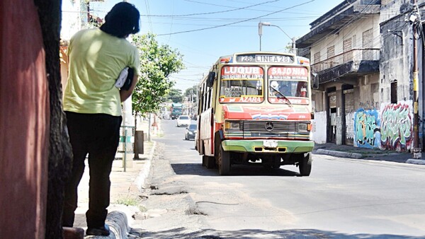 Sistema de transporte público cuenta con 100 buses menos