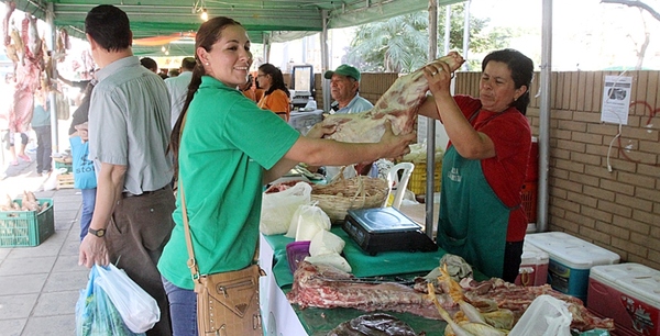 Feria de la Agricultura Familiar se realiza en la explanada de la Iglesia Medalla de Fernando de la Mora