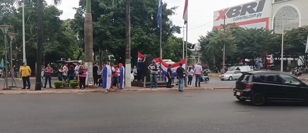 Baja convocatoria hasta ahora en manifestación convocada en Ciudad del Este - ADN Digital
