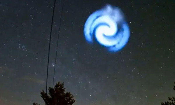 Misteriosa espiral azul en el cielo sorprende a Europa - OviedoPress