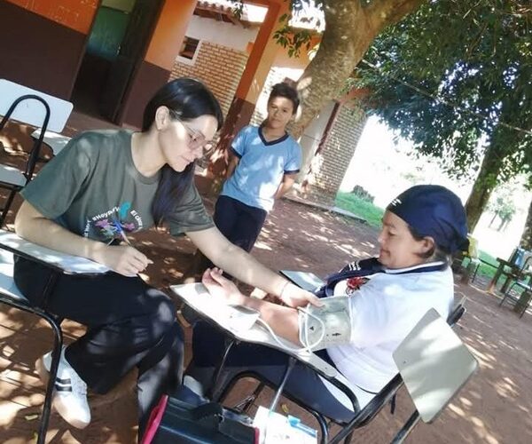 Atención extramural en la escuela beneficia a la comunidad