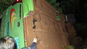 “Fueron 10 minutos terroríficos”, el relato de pasajero de bus que volcó en Capitán Meza