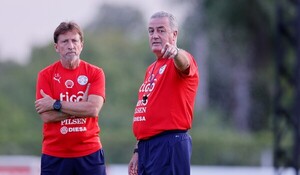 Gustavo Alfaro perfila el once albirrojo para enfrentar a Colombia en Barranquilla