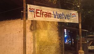 Efraín se “coló” en movilizaciones: Llenó el centro de pasacalles