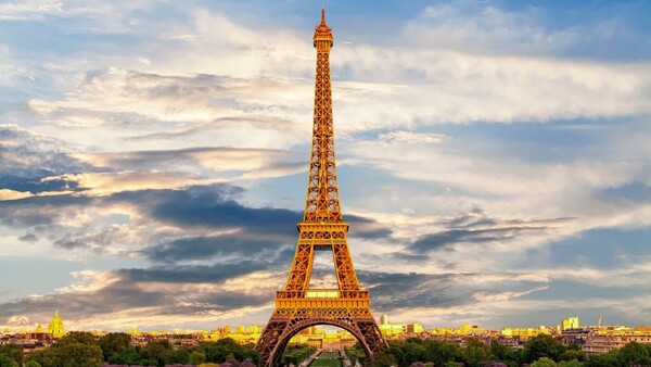 La torre Eiffel llevará grabados nombres de mujeres científicas para darles visibilidad