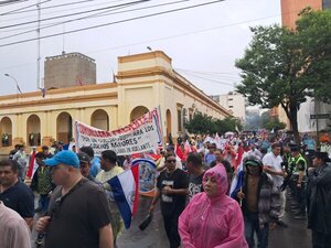 Manifestantes inician marcha hacia el Congreso - Portal Digital Cáritas Universidad Católica