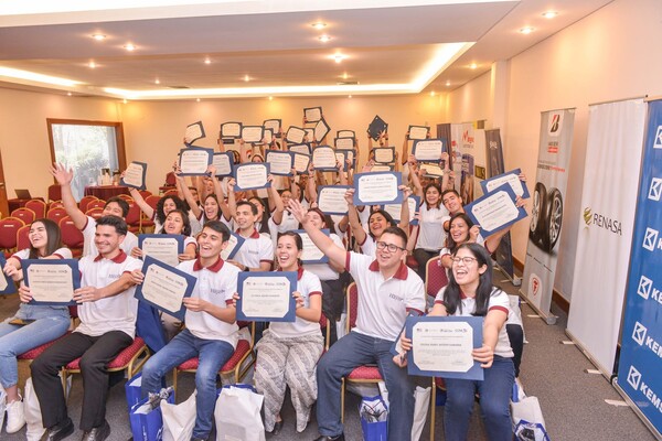 Becas Hayes 2025: Jóvenes universitarios residentes en el norte del país podrán aprender inglés gratis - .::Agencia IP::.