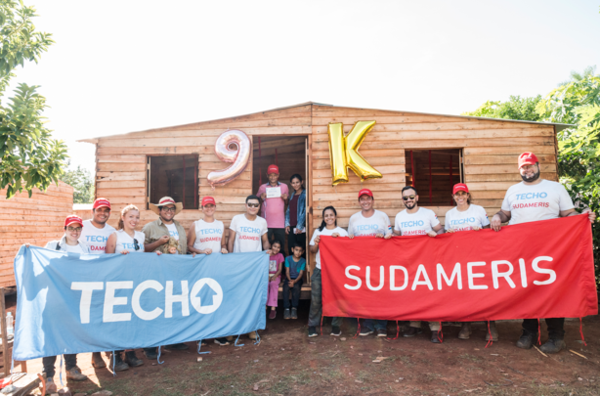 SUDAMERIS Y TECHO CONSTRUYEN JUNTOS LA VIVIENDA NÚMERO 9000: UN HITO EN EL DESAFÍO DE UN PARAGUAY  SIN POBREZA