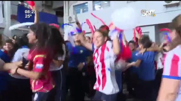 Aliento a la Albirroja desde el Colegio Vicepresidente Sánchez - SNT
