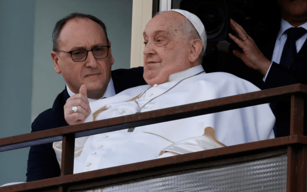 El médico que trató al papa Francisco en el hospital Gemelli: “Hubo que elegir entre dejarlo ir o probar con todo”