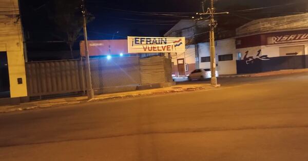 La Nación / Efraín vuelve: el llamativo cartel en medio de las reivindicaciones sociales