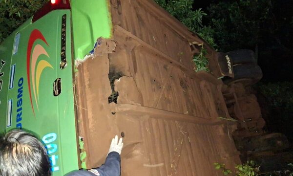 Accidente en Edelira: buscan a una tercera persona que estaría bajo el bus