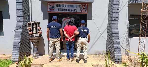 Operativo policial desmantela desarmadero ilegal en Mariano Roque Alonso: un detenido y múltiples vehículos incautados