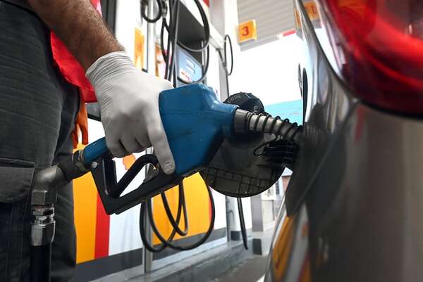Baja de precios de Petropar “obliga” al sector privado a “acoplarse” - Economía - ABC Color