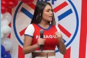 ¡Así vibra “Laurys” con la albirró y en las redes ya le llaman “La nueva novia del Mundial”!