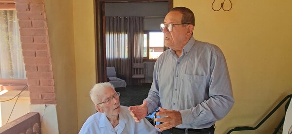 Directivos de Cooperativa Colonias Unidas visitan a Bruno Rosner, fundador a sus 101 años, para invitarlo a la asamblea anual