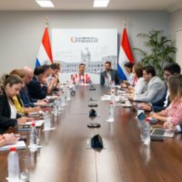 El Equipo Nacional de Salud, liderado por el presidente Santiago Peña habilita 51 camas más de terapia intensiva :: Presidencia de la República del Paraguay