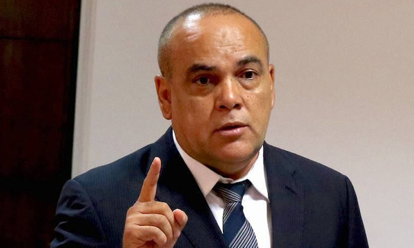 Bachi Núñez critica el prebendarismo, pero esquiva acusaciones de nepotismo - OviedoPress