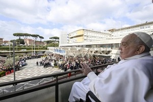Internación del Papa: "debíamos decidir entre dejarlo ir o probar con todo" - 1000 Noticias