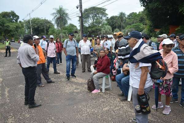 Adultos mayores acompañan movilizaciones desde Ayolas, San Patricio y Santa Rosa, Misiones - Nacionales - ABC Color