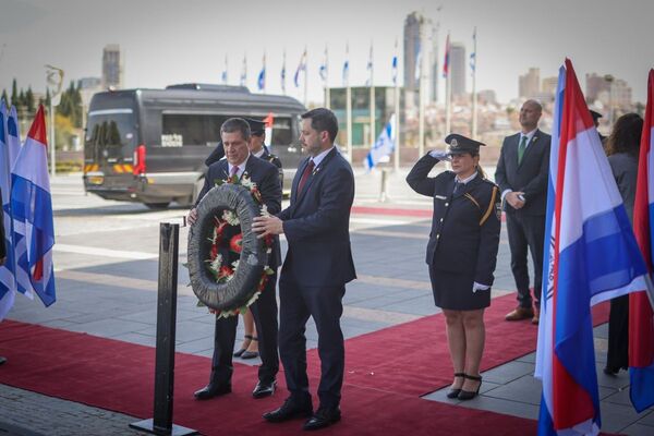 Cartes inicia agenda en Israel con visita al Parlamento antes de hablar sobre antiterrorismo