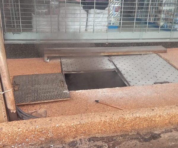 Transformador de la ANDE explota y genera susto en el microcentro de CDE