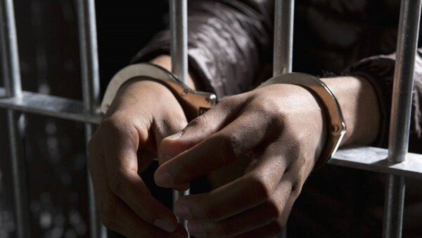 Más de 29 años de cárcel para hombre que violó a su hija de 15 años en Ecuador