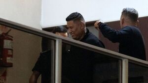 Detienen al guardaespaldas de Maradona por falso testimonio en juicio por muerte del astro