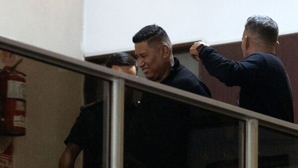 Detienen al guardaespaldas de Maradona por falso testimonio en juicio por muerte del astro