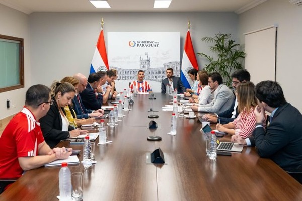 Salud operativiza 76% de las camas de terapia intensiva y ratifica compromiso de fortalecer el servicio - ADN Digital