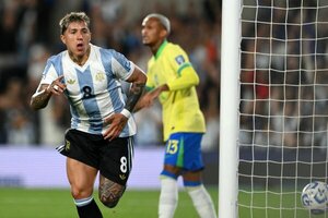 Argentina festejó su anticipada clasificación goleando a Brasil - 1000 Noticias