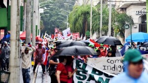 Manifestantes marcharon y exigieron fin de desigualdad social y corrupción
