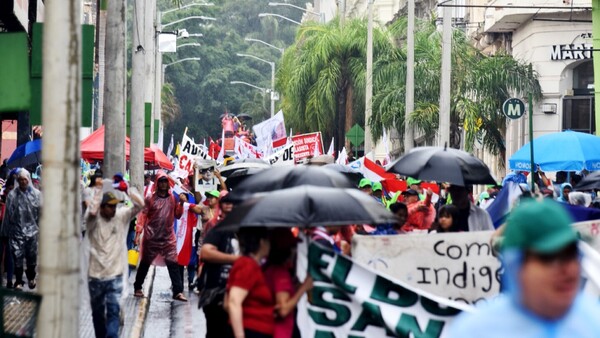 Manifestantes marcharon y exigieron fin de desigualdad social y corrupción