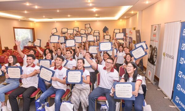 Becas Hayes 2025: jóvenes universitarios residentes en el norte del país podrán aprender inglés gratis