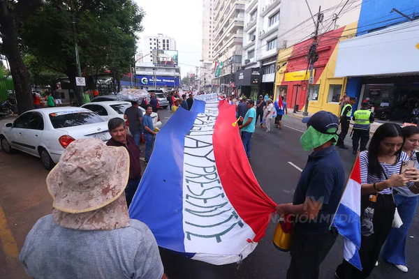 FNC inicia marcha por más atención del Estado - Noticiero Paraguay