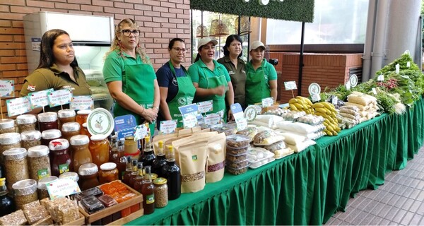 Familias de Central y Bajo Chaco ofertan productos sin intermediarios en el Multiplaza - .::Agencia IP::.
