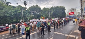 Unos 12.000 policías resguardan protestas en Asunción - 1000 Noticias